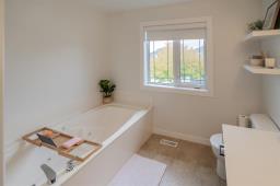136 Swinford Way, Winnipeg, MB R2V4X3 Photo 23
