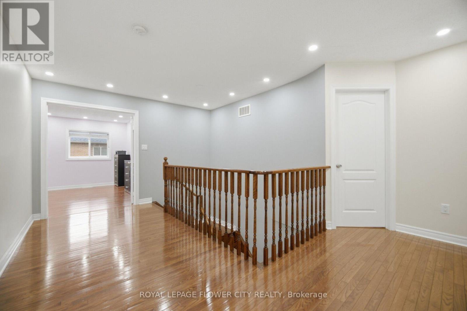 4 CASTLE MOUNTAIN DRIVE - 23
