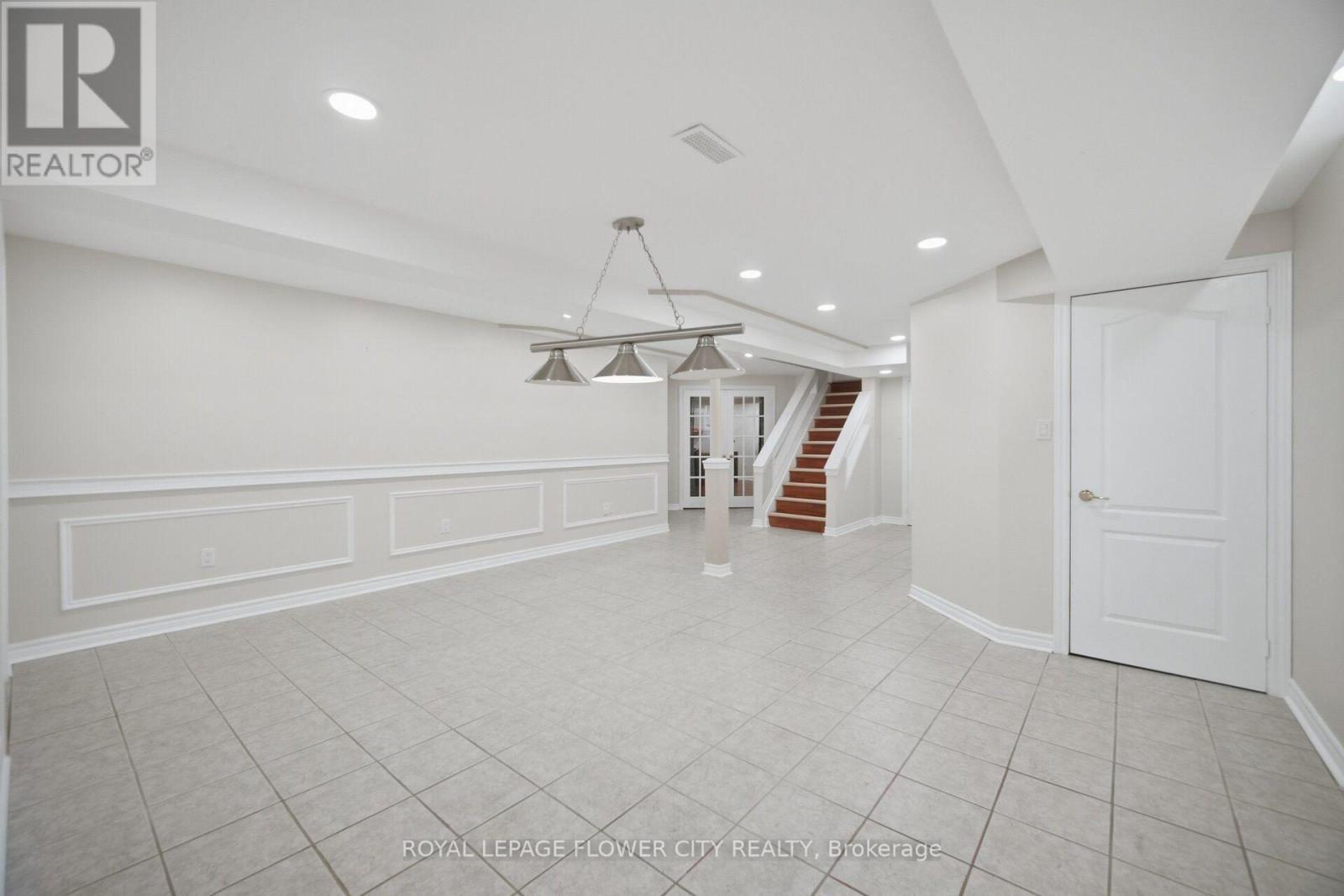 4 CASTLE MOUNTAIN DRIVE - Image 35