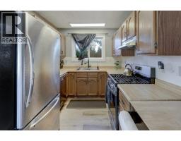 4pc Bathroom - 31 Castledale Way Ne, Calgary, AB T3J1X6 Photo 6