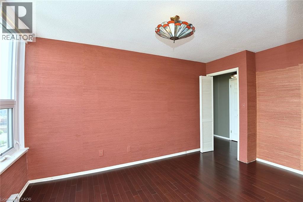 75 Queen Street North — photo 26