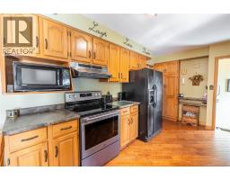 4pc Bathroom - 512 Zone Street, Plympton Wyoming, ON N0N1T0 Photo 10