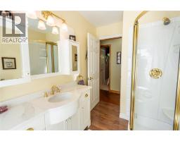 Kitchen - 512 Zone Street, Plympton Wyoming, ON N0N1T0 Photo 13