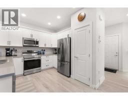 3pc Bathroom - 203 Hamptons Crescent Se, Medicine Hat, AB T1B0P4 Photo 8