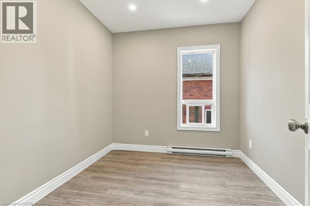 17 Eby Street South — photo 11