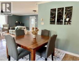 Living room - 423 Darlington, Dalhousie, NB E8C1M3 Photo 8