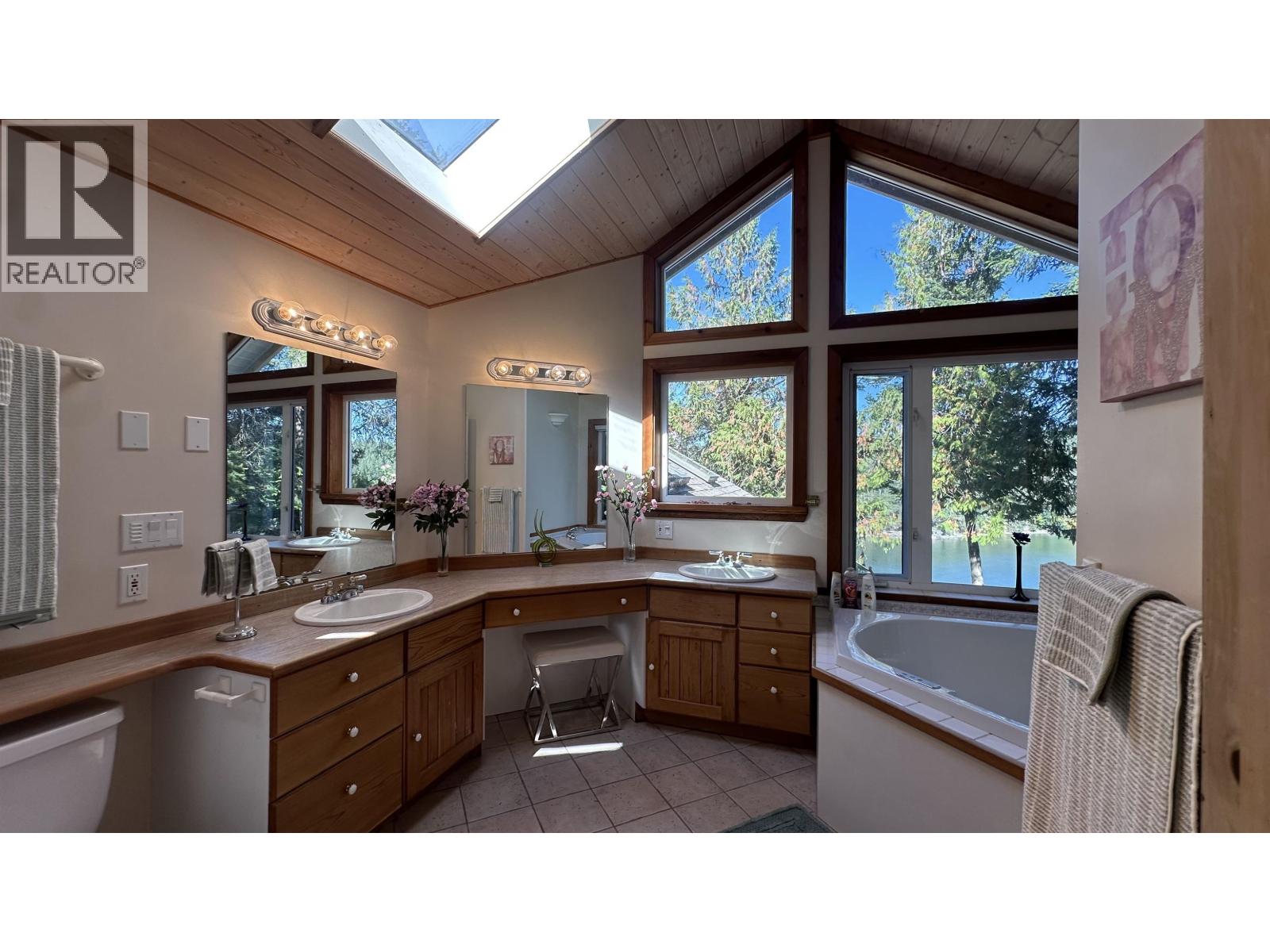 165 ONTARIO PLACE, Salt Spring Island