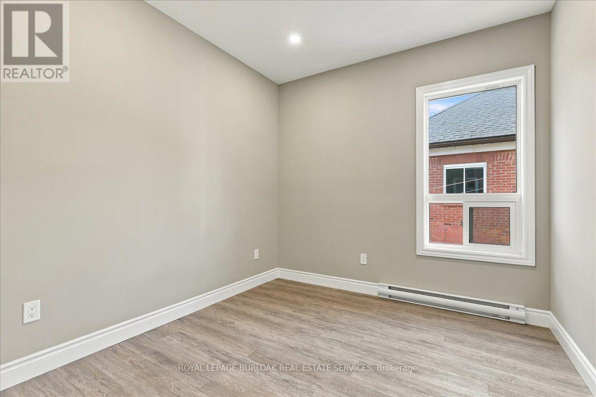 17 Eby Street South — photo 8