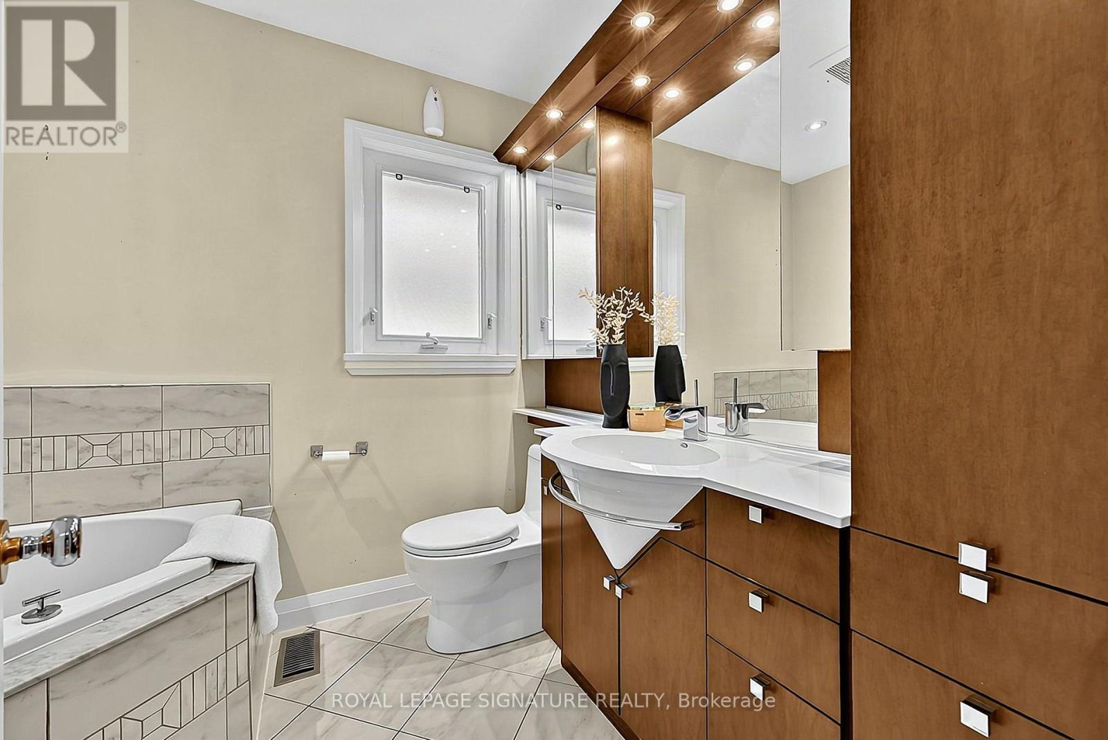 37 FINCHURST DRIVE - 25