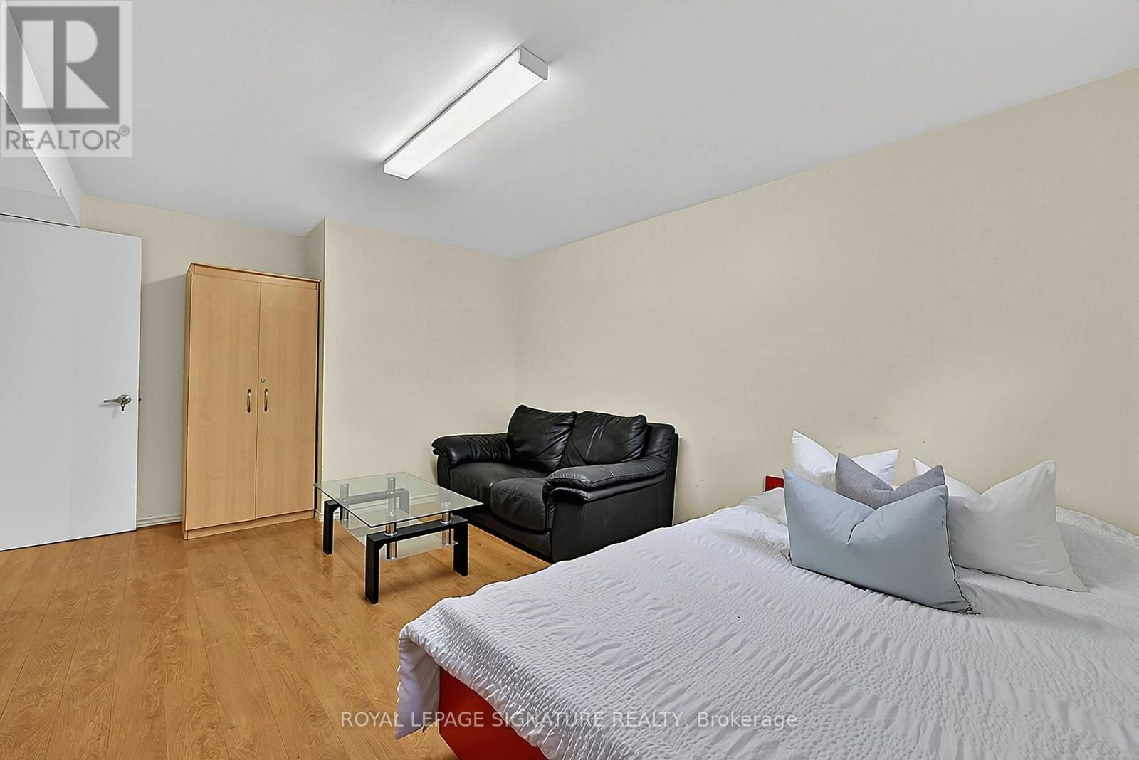 37 FINCHURST DRIVE - 32