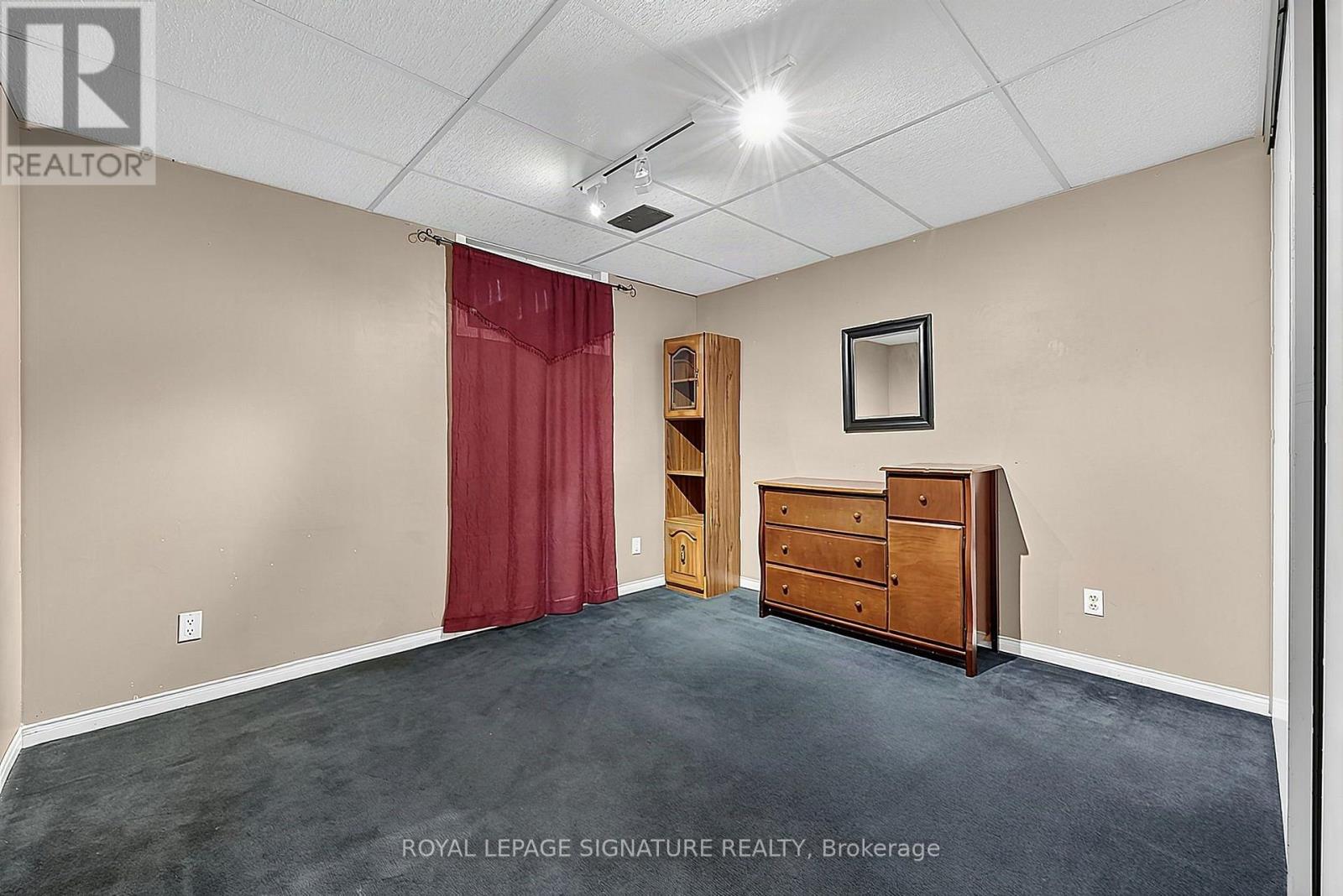 37 FINCHURST DRIVE - 33