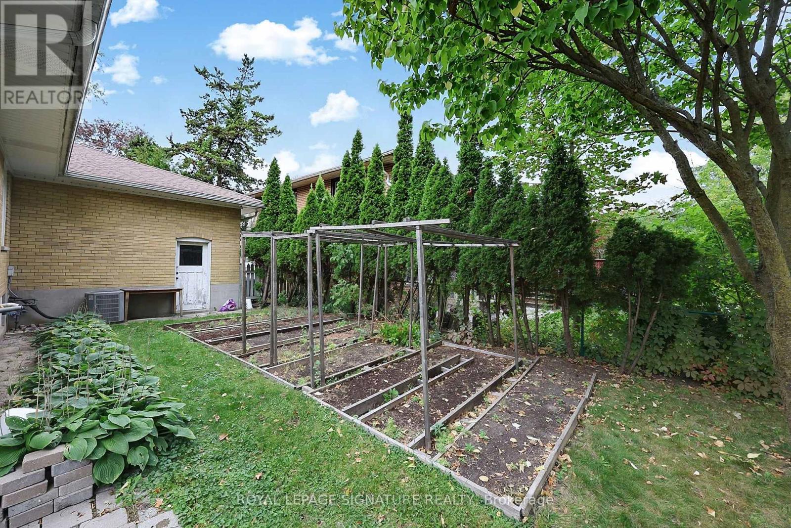 37 FINCHURST DRIVE - 48