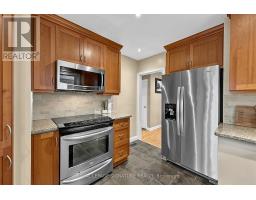 Kitchen - 37 Finchurst Drive, Toronto, ON M2R1K8 Photo 10