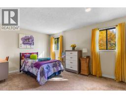 4 Glamis Gardens Sw, Calgary, AB T3E6S4 Photo 21