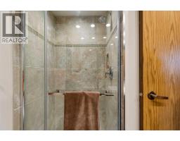 4 Glamis Gardens Sw, Calgary, AB T3E6S4 Photo 20