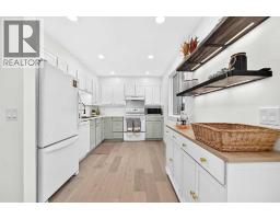 4pc Bathroom - 136 Templehill Drive Ne, Calgary, AB T1Y4C3 Photo 8