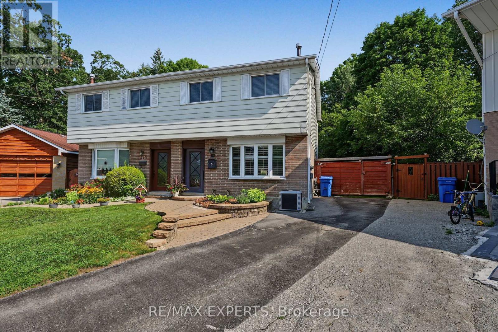 326 OAKWOOD COURT, Newmarket (Huron Heights-Leslie Valley)