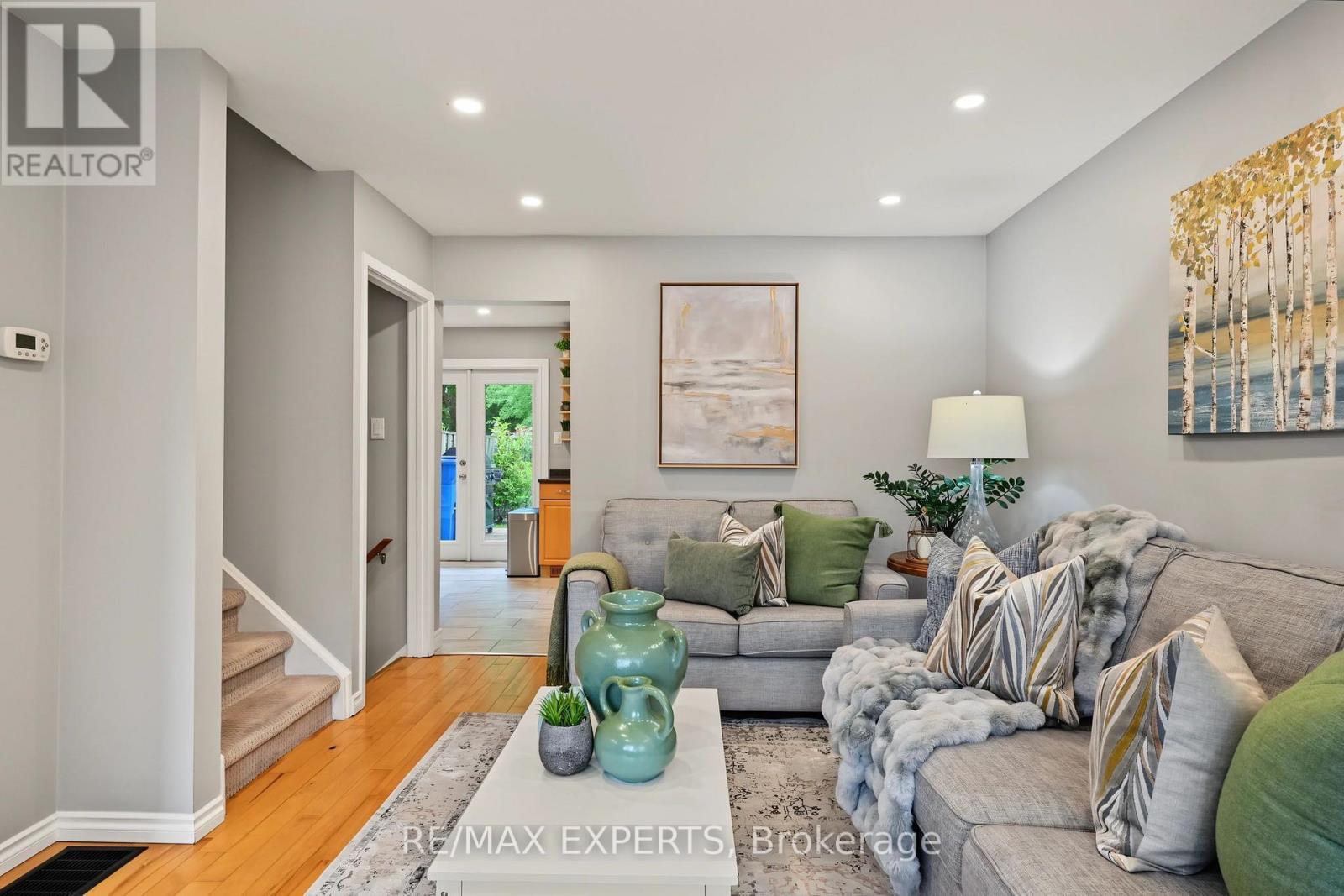 326 OAKWOOD COURT - 11