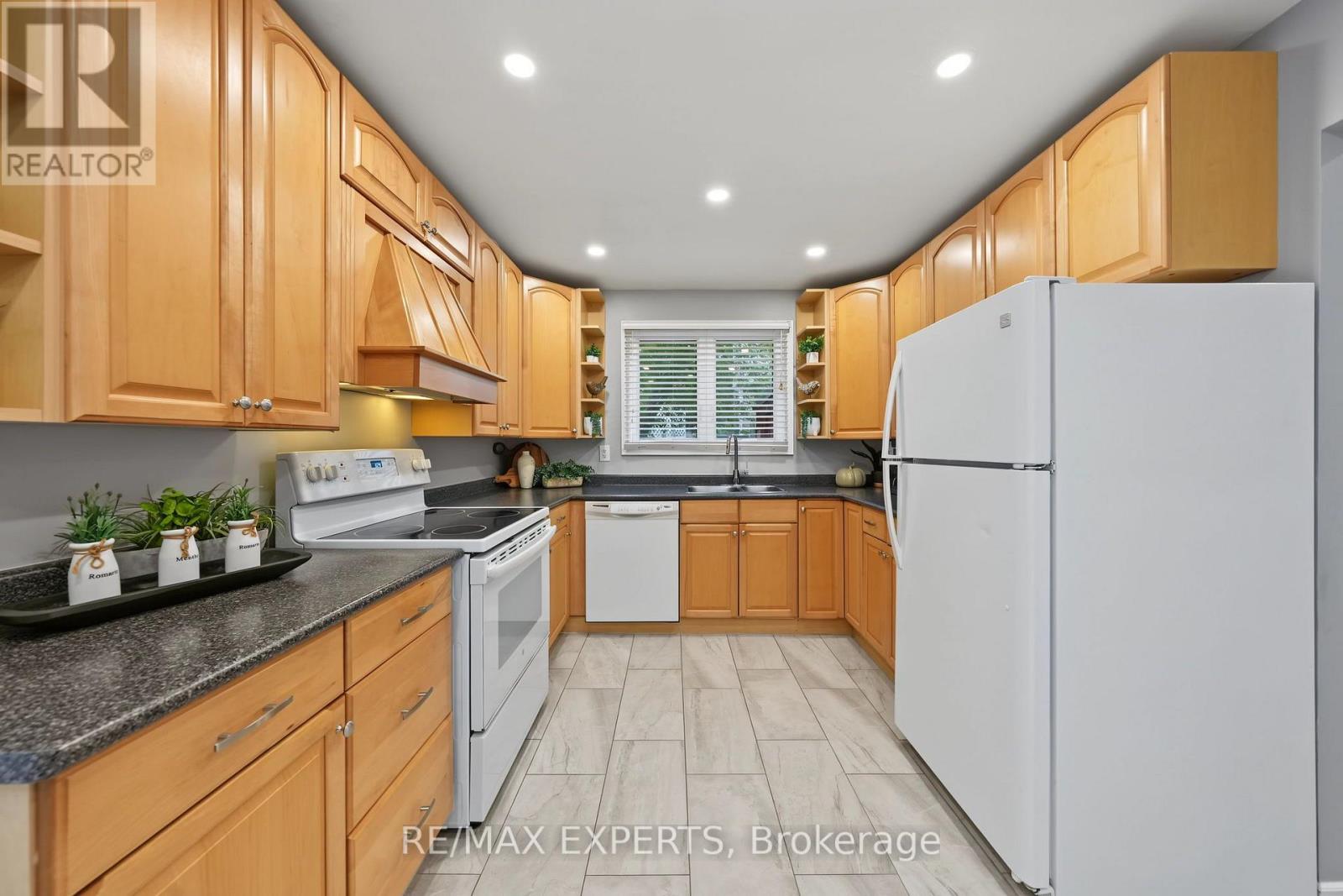 326 OAKWOOD COURT, Newmarket (Huron Heights-Leslie Valley) — photo 12