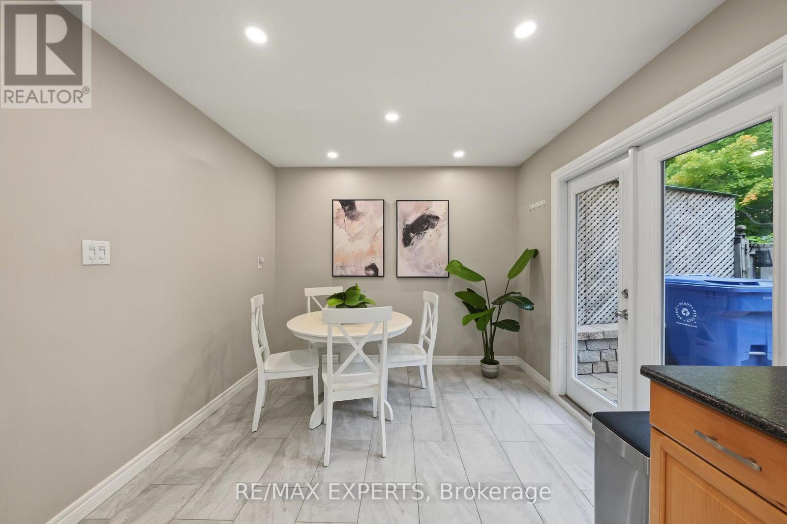 326 OAKWOOD COURT - 17