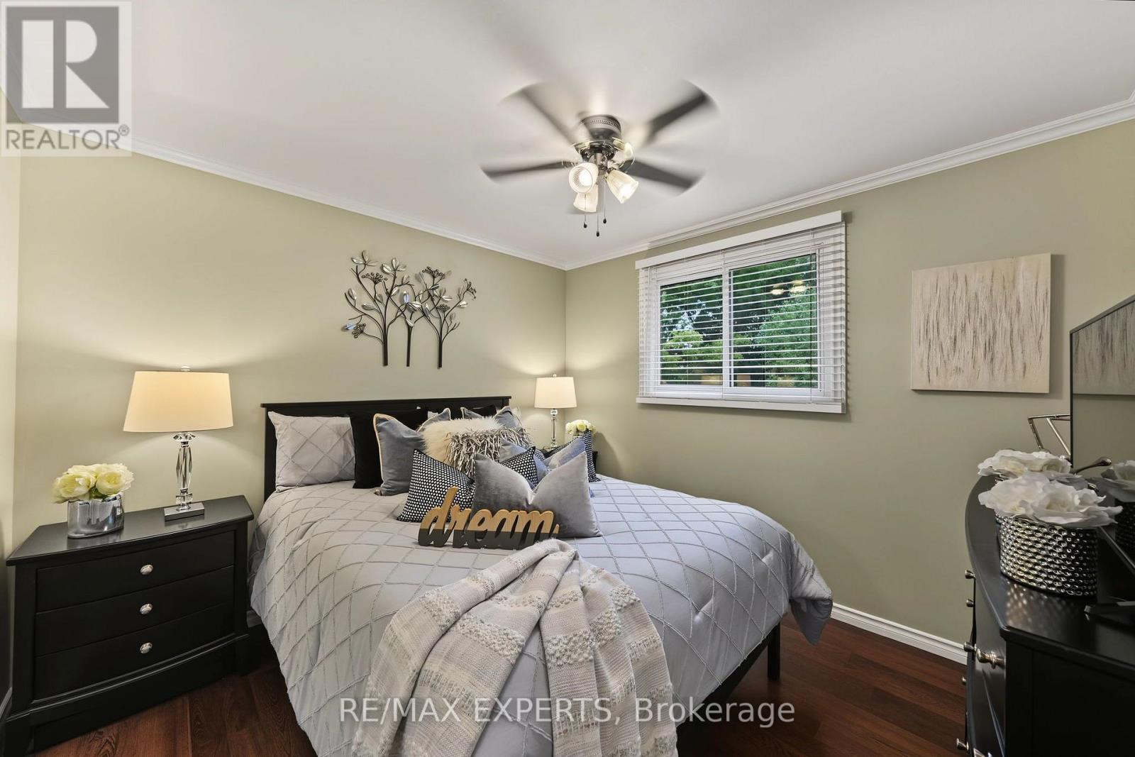 326 OAKWOOD COURT - 21