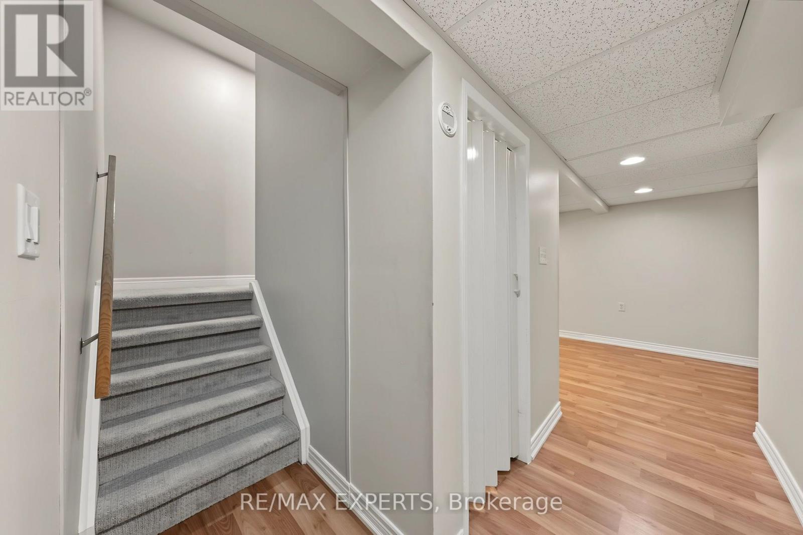 326 OAKWOOD COURT - 30