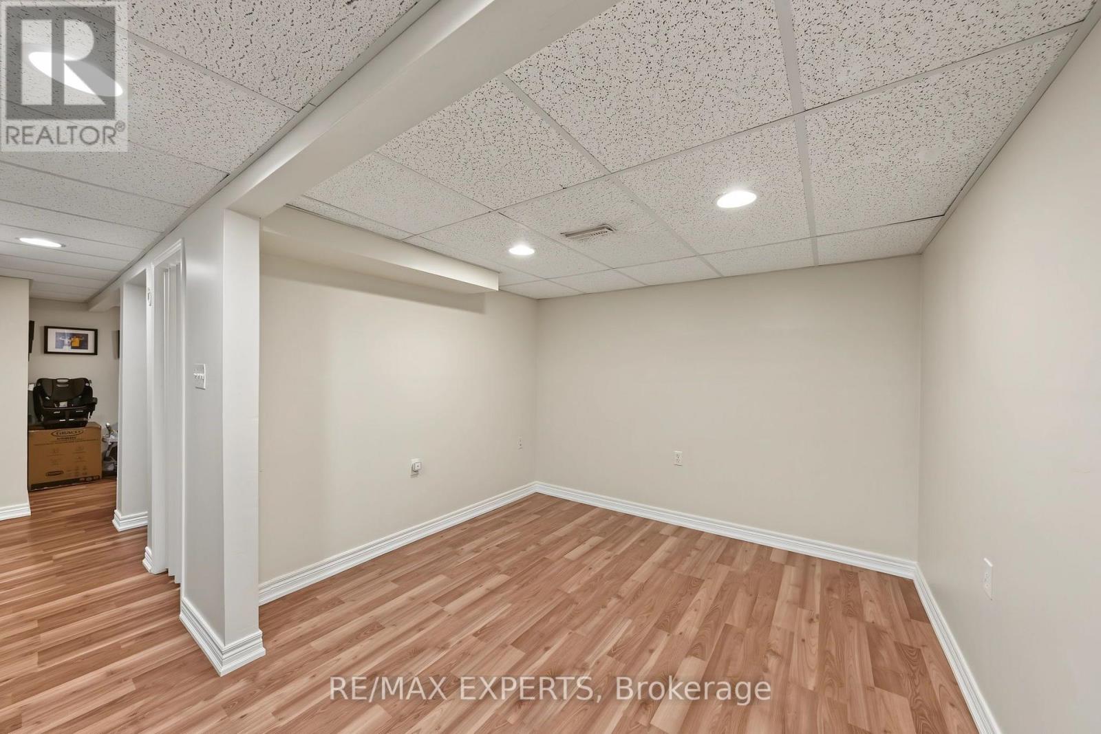 326 OAKWOOD COURT - 31