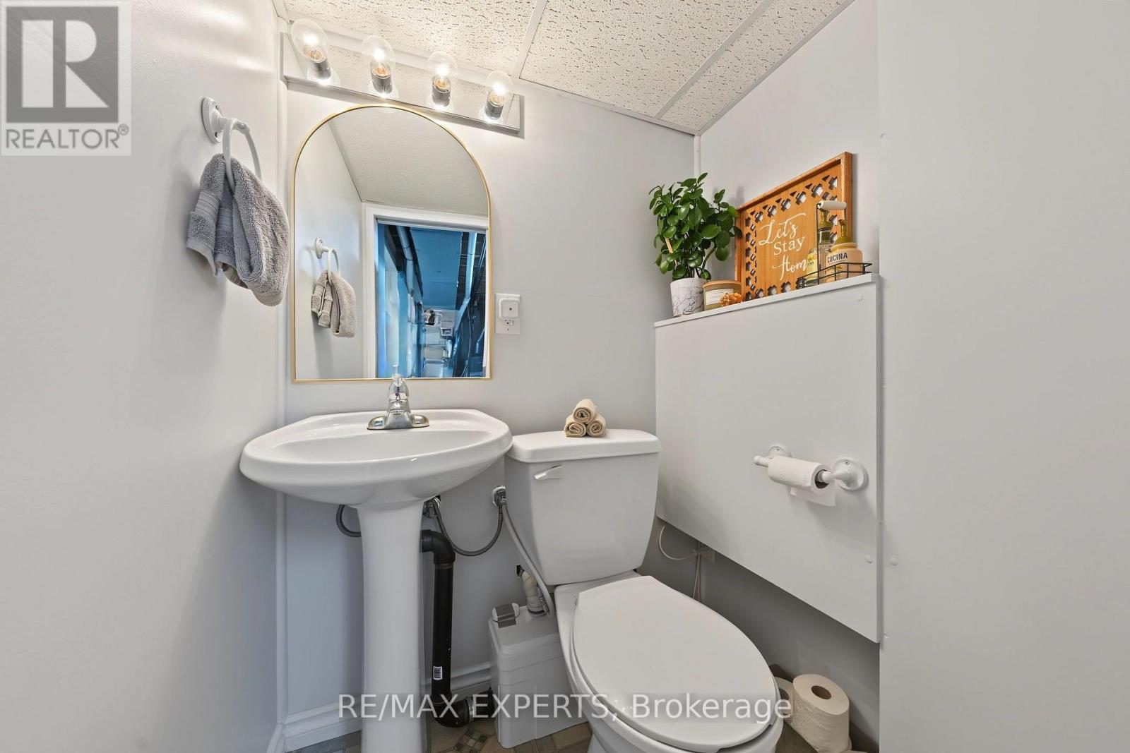 326 Oakwood Court, Newmarket, ON photo 34