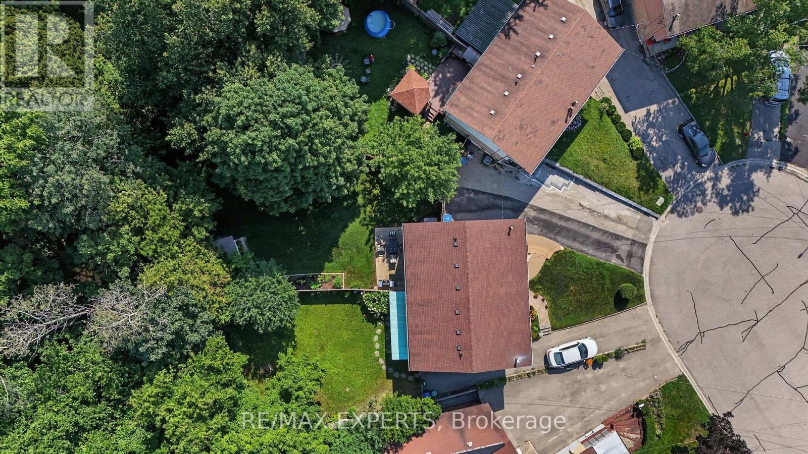 326 Oakwood Court, Newmarket, ON photo 49