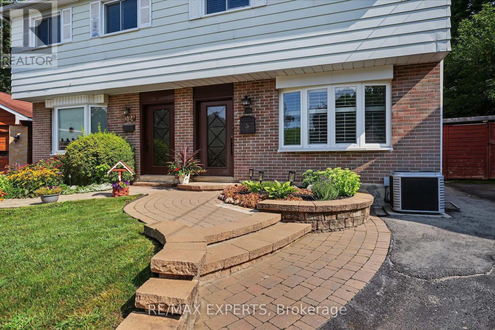 326 OAKWOOD COURT, Newmarket (Huron Heights-Leslie Valley) — photo 5
