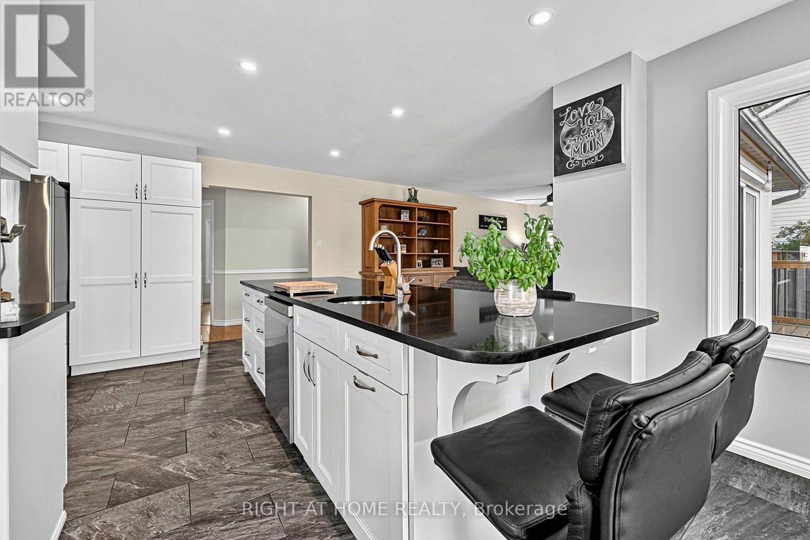 44 Edenbridge Drive, Essa photo 10