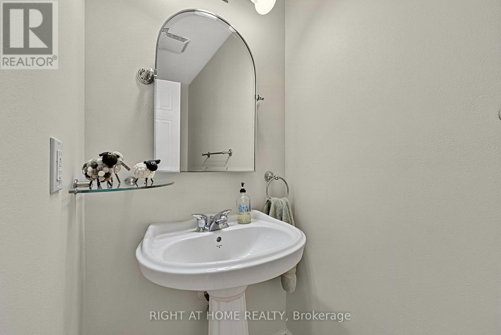 44 Edenbridge Drive, Essa photo 17