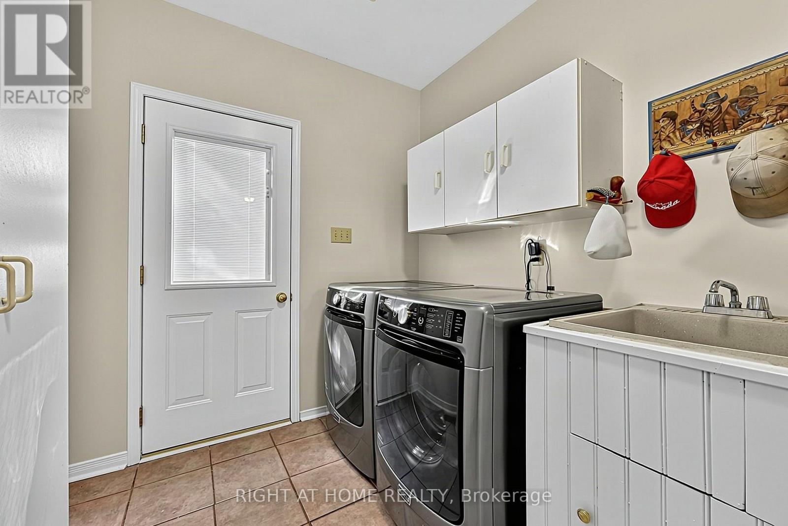 44 EDENBRIDGE DRIVE - 18