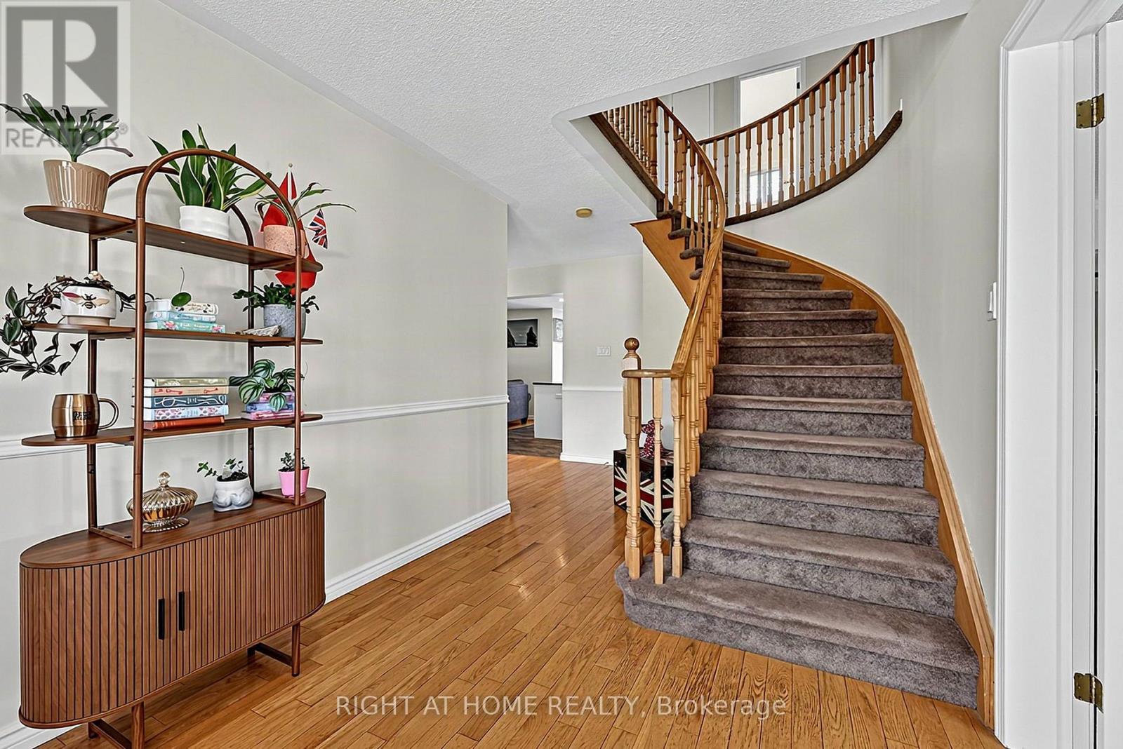 44 Edenbridge Drive, Essa photo 4