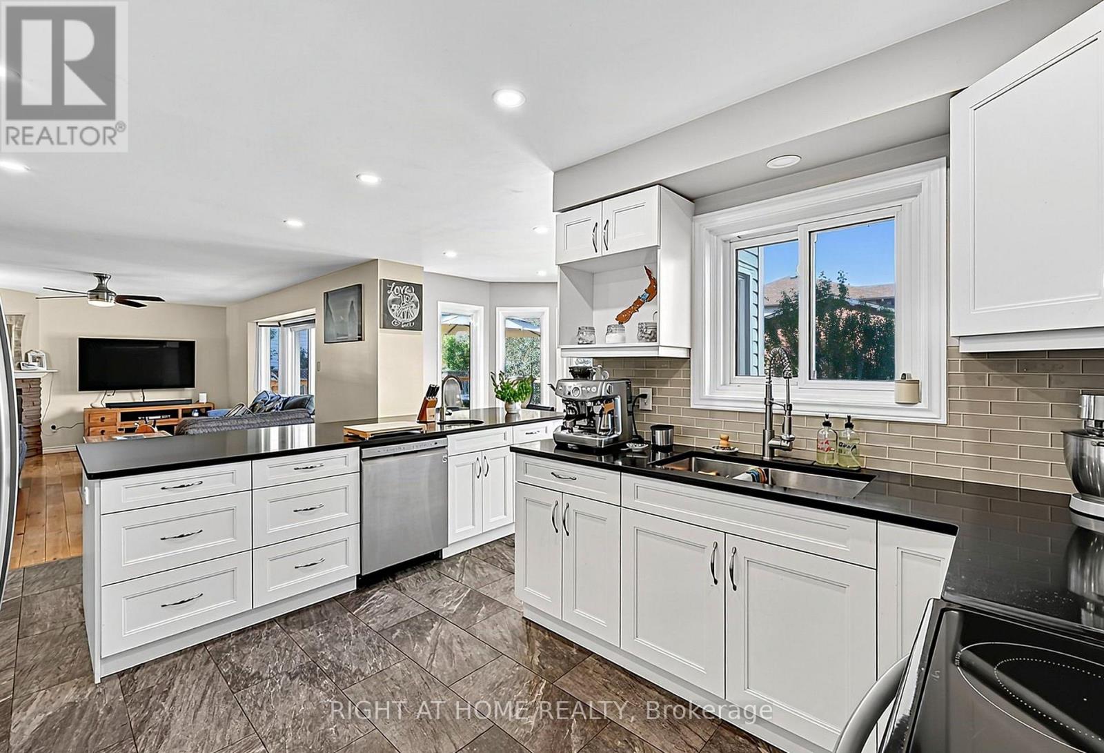 44 Edenbridge Drive, Essa photo 9