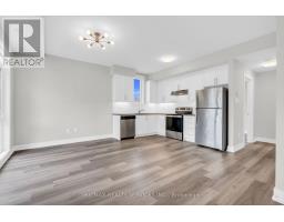 5 - 1 Bond Crescent, Richmond Hill, ON L4E1J4 Photo 12