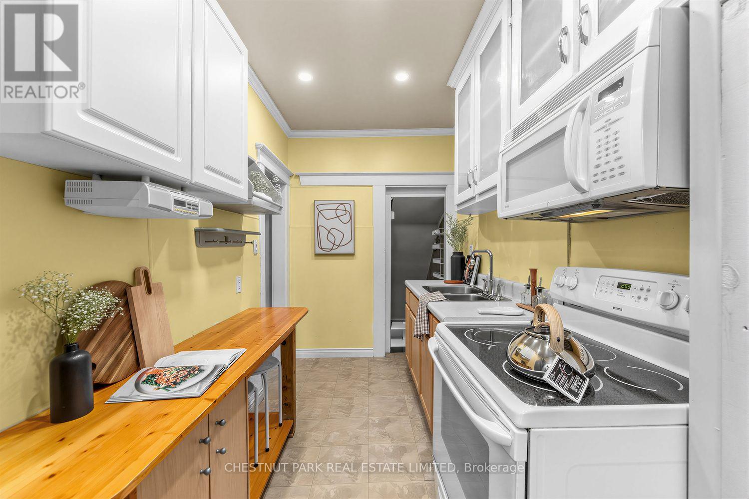 1394 DAVENPORT ROAD - 10