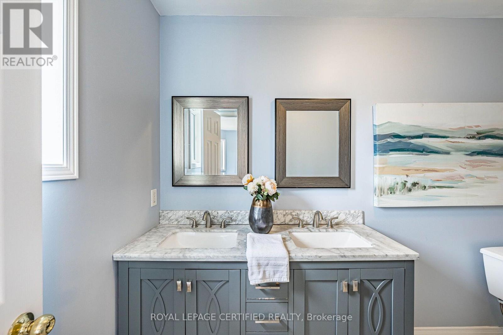 105 HOWLING CRESCENT - 34