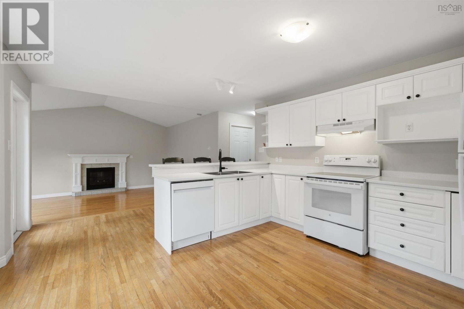 111 St George Boulevard - Image 14