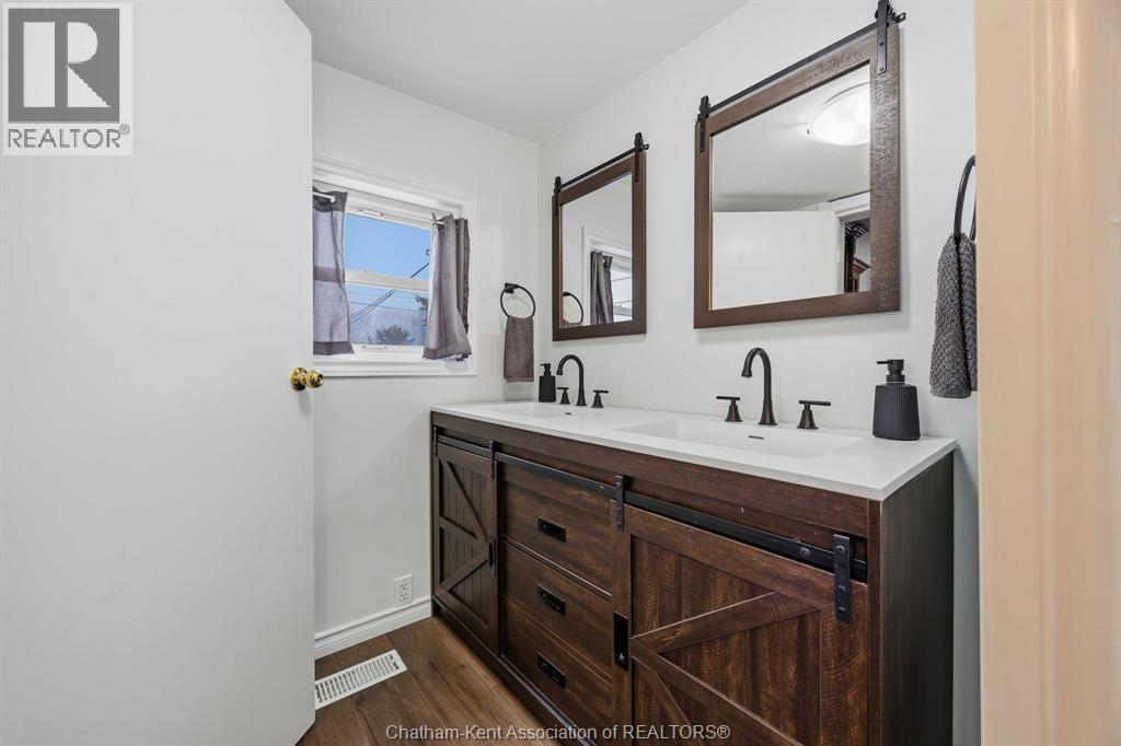 535 Richmond STREET - 25