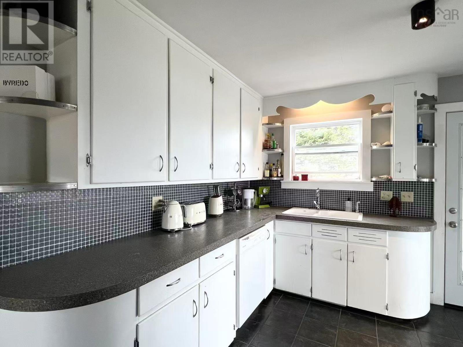 7368 Main Street - 9