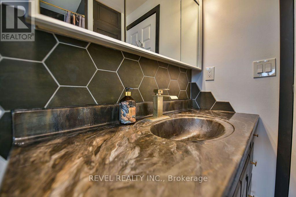 102 NOTRE DAME PLACE - 27