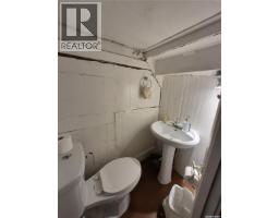 Primary Bedroom - 1818 Ottawa Street, Regina, SK S4P1P4 Photo 6