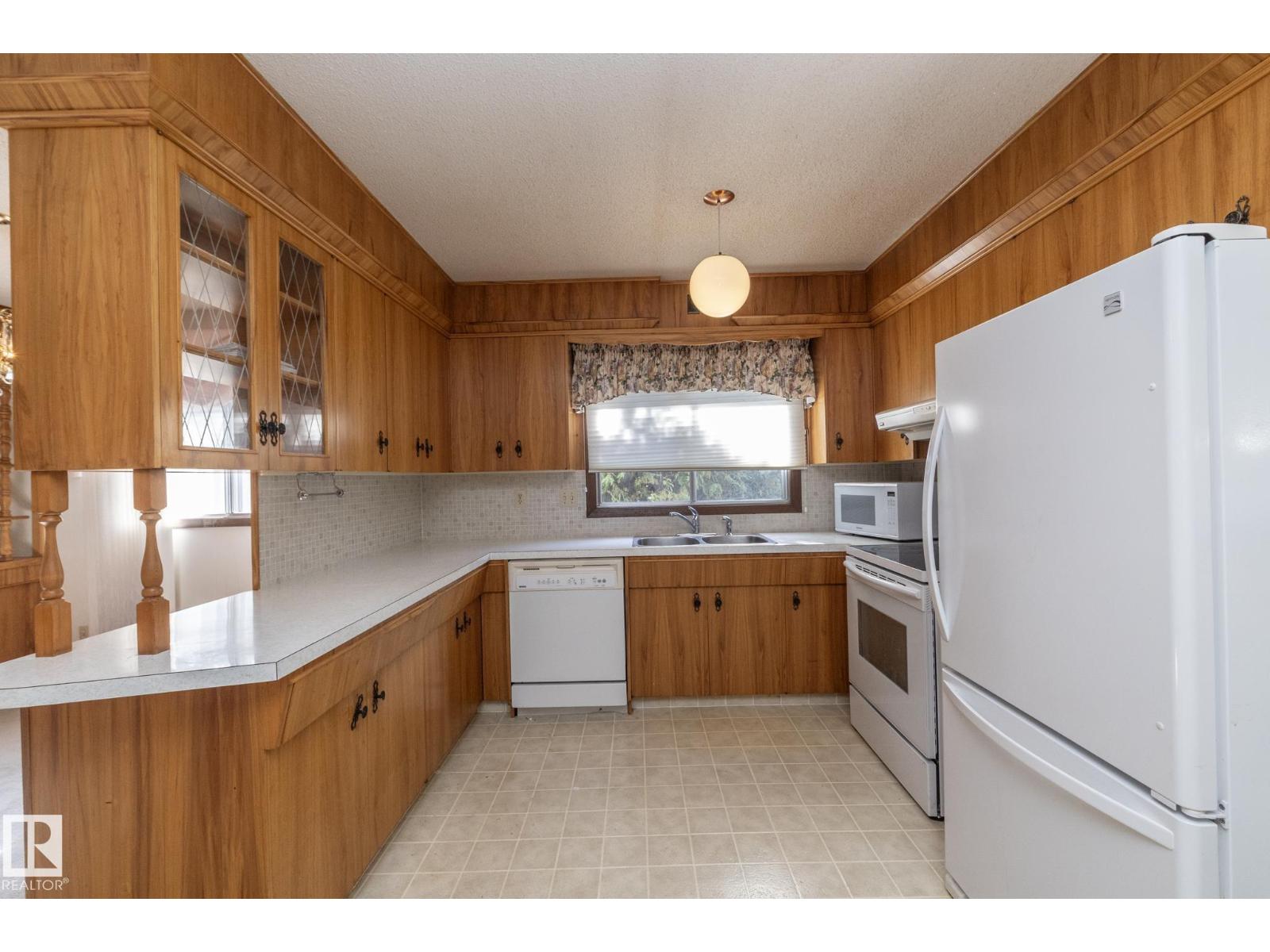 11322 52 ST NW - 18