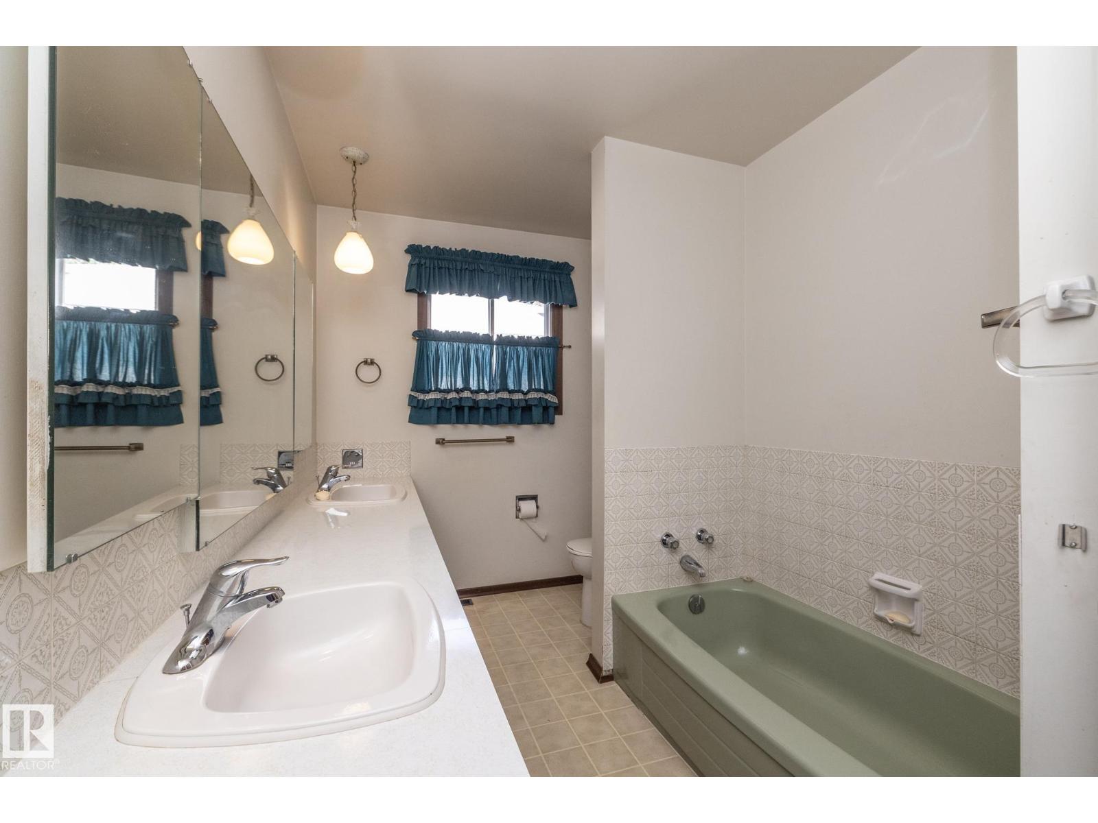11322 52 ST NW - 32