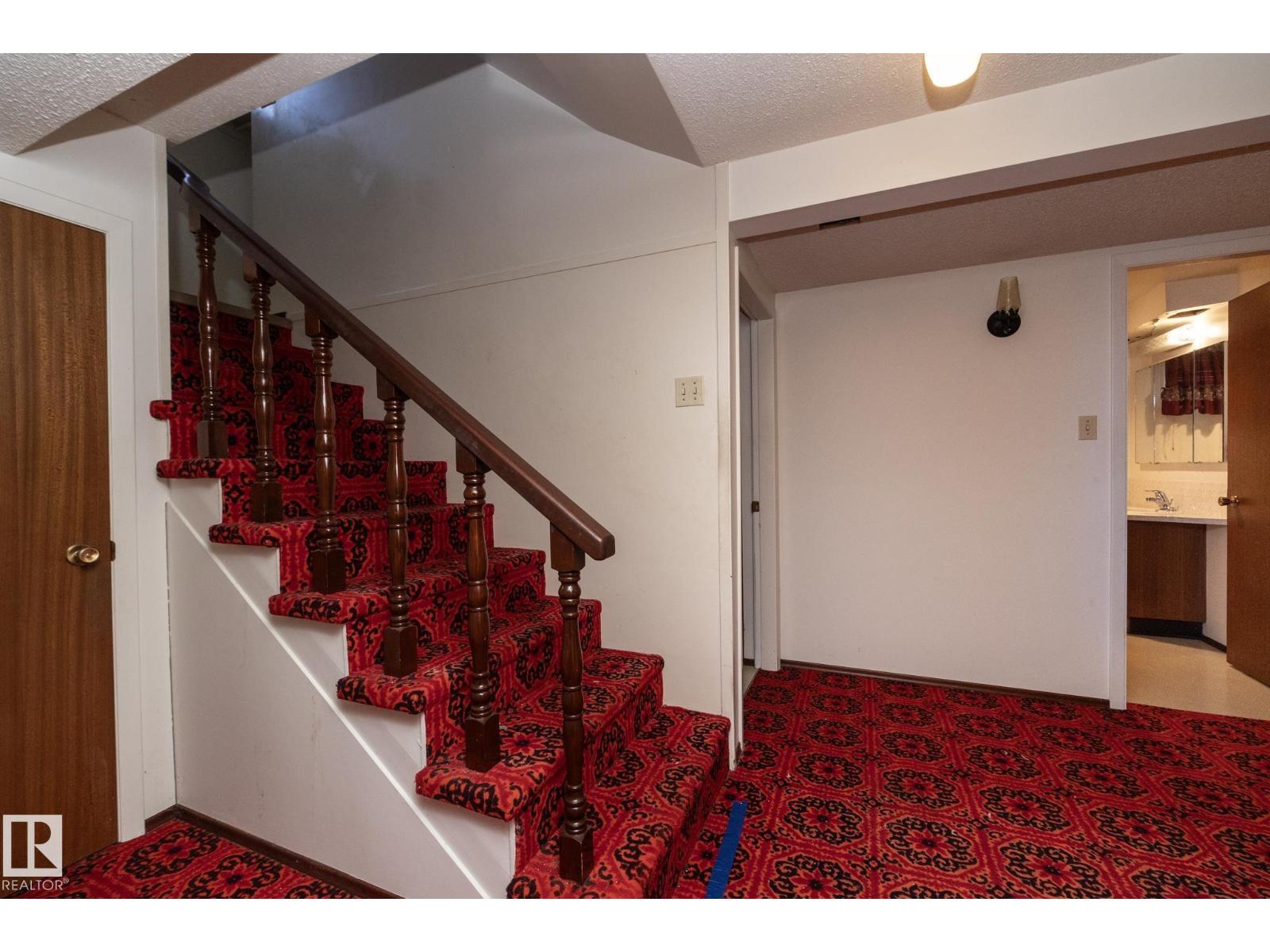 11322 52 ST NW - 39