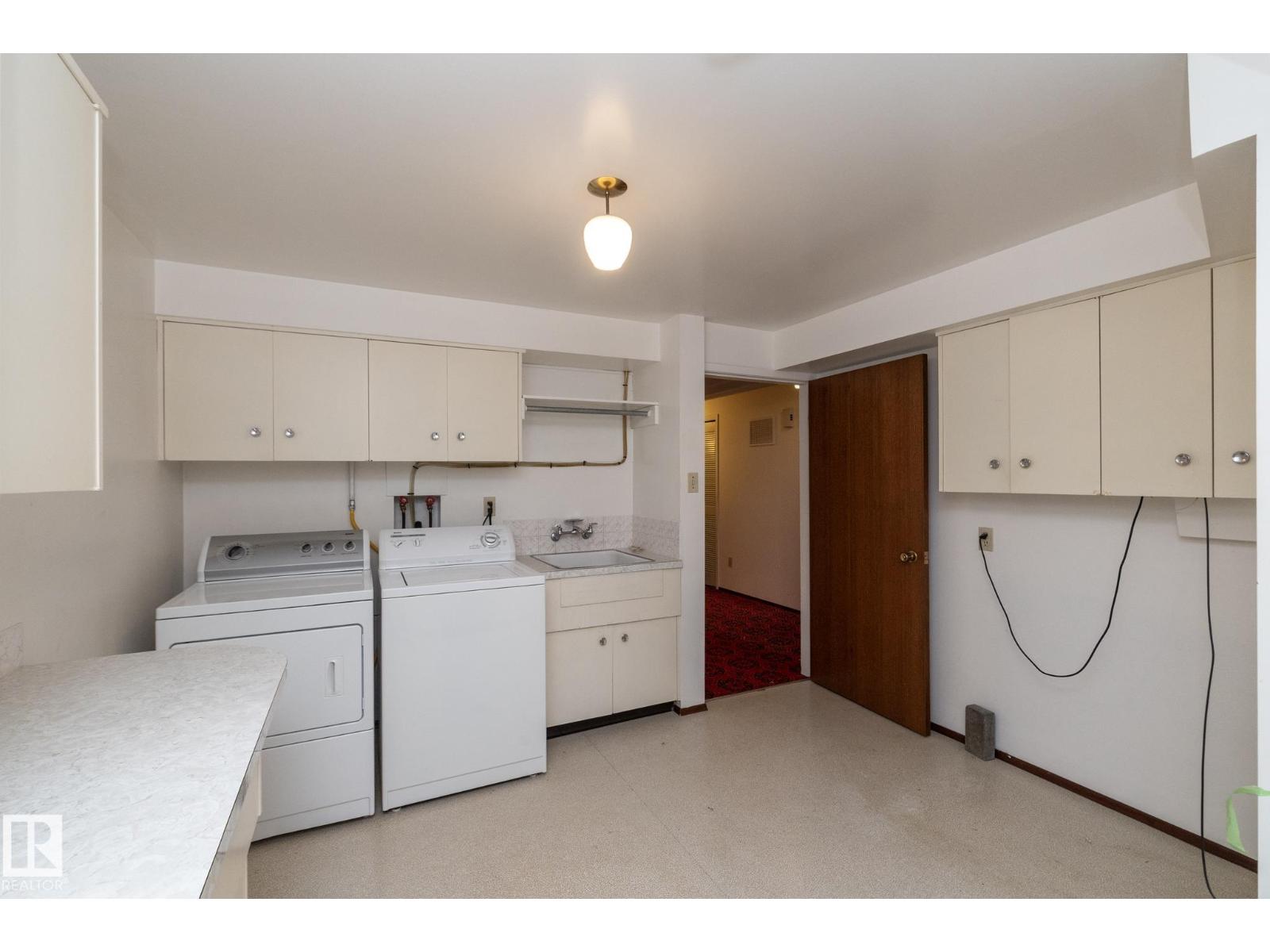 11322 52 ST NW - 55