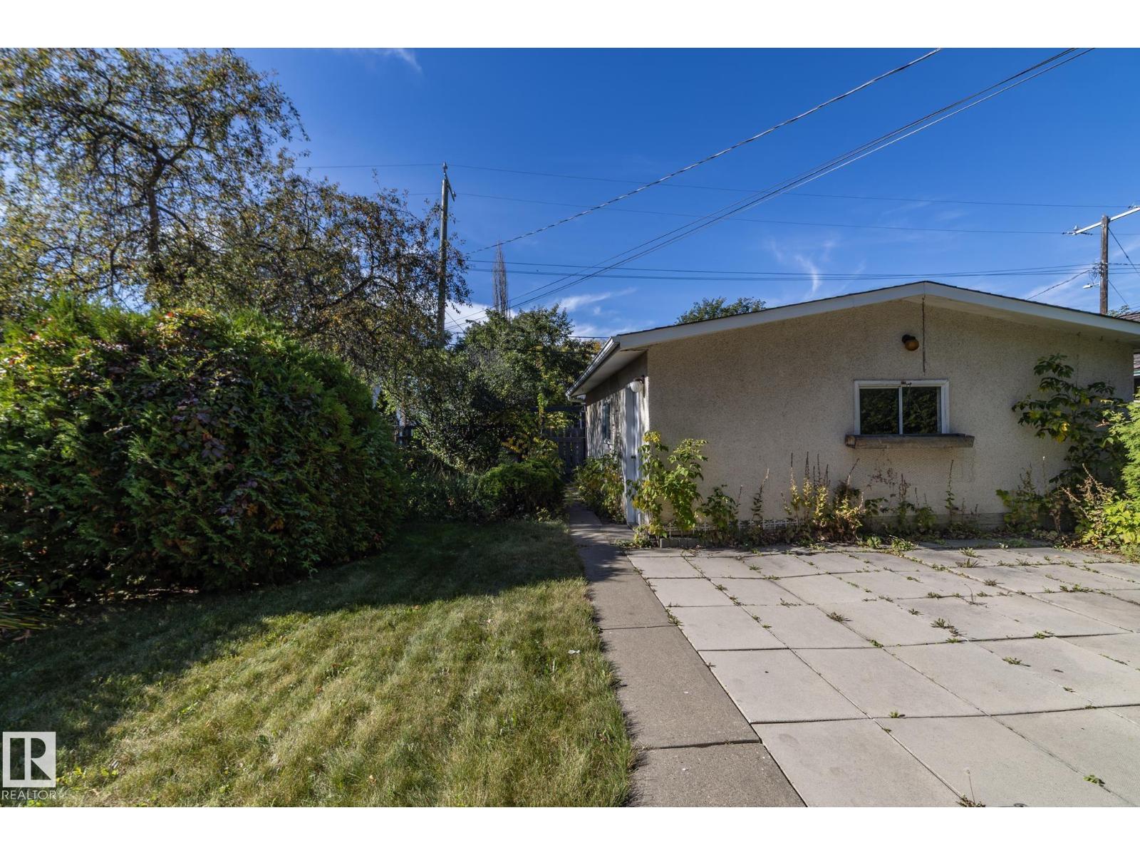 11322 52 ST NW - 60