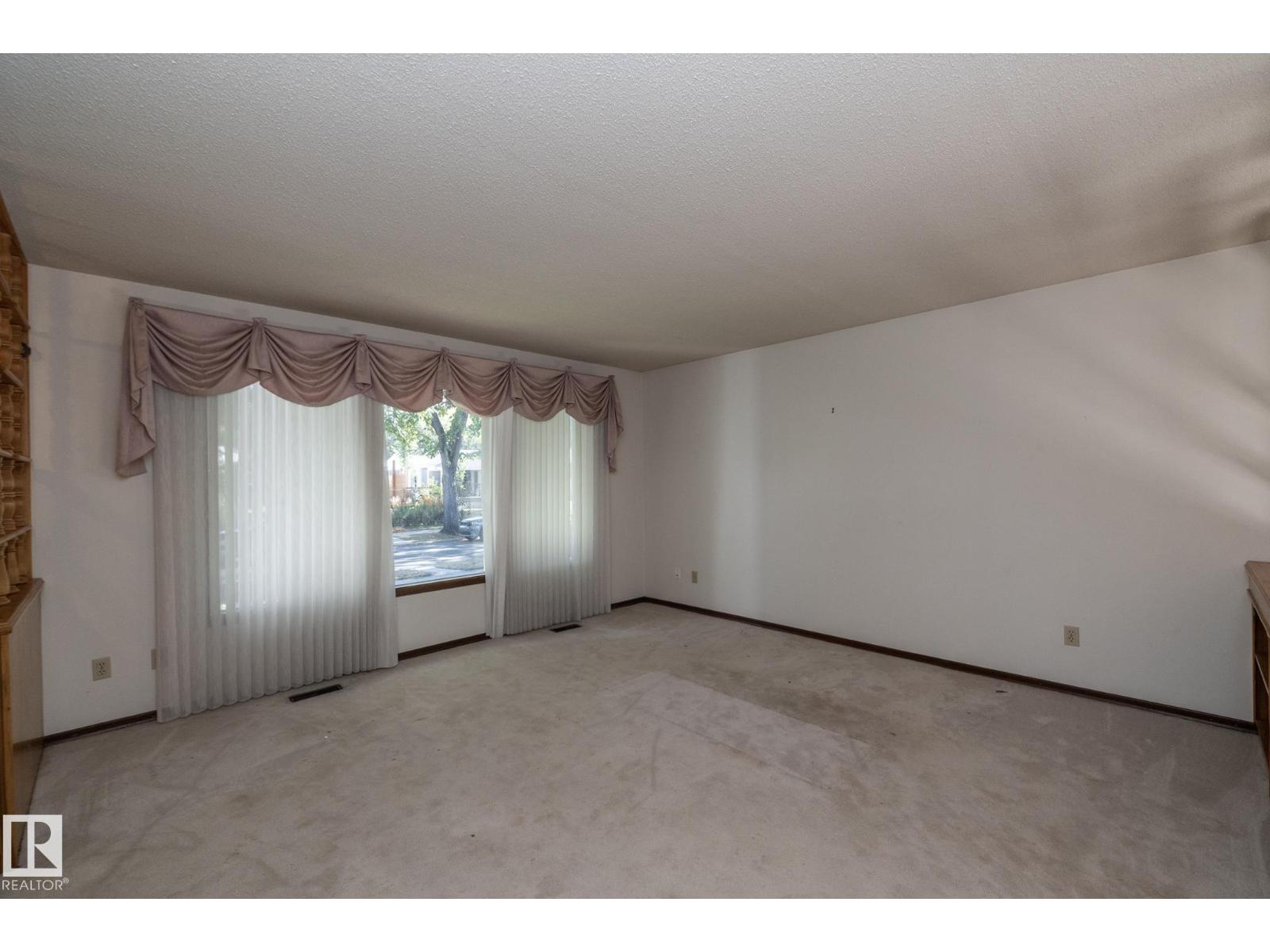 11322 52 ST NW - 8