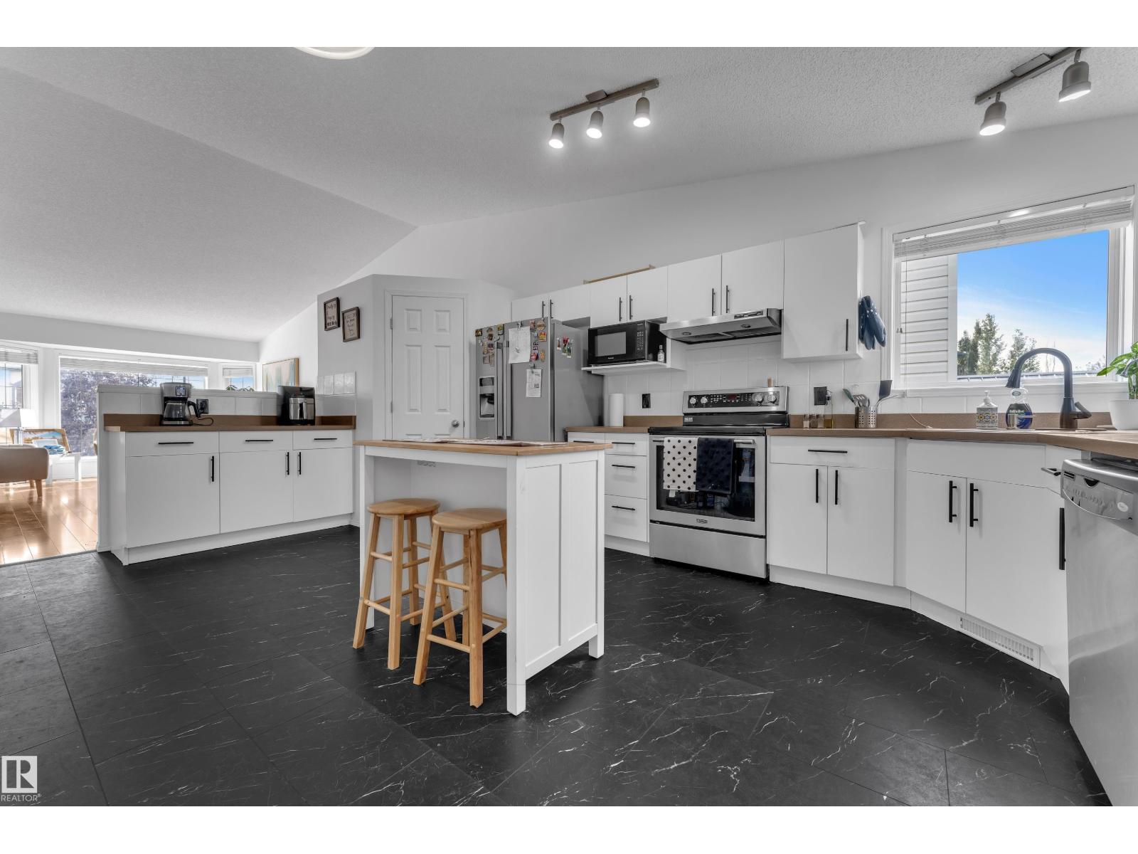 1233 ORMSBY LN NW - 12